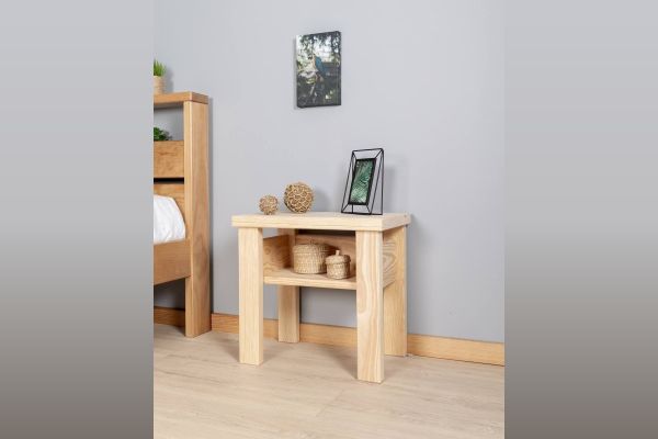 Table de chevet minimaliste en bois massif / LÉOPOLD